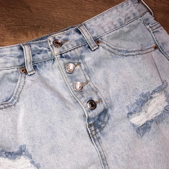 Forever 21 size 26 distressed denim mini skirt - Picture 3 of 4